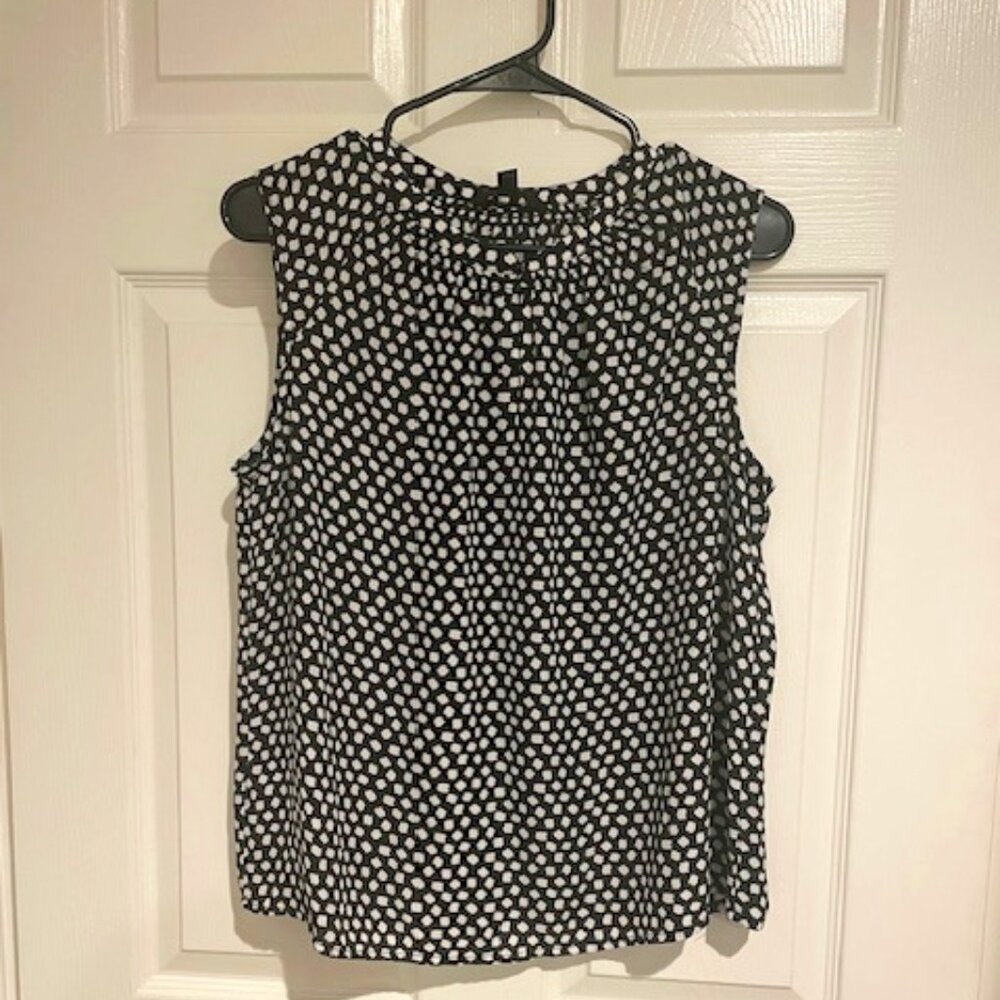 Banana Republic Factory, black and white sleeveless top, size medium